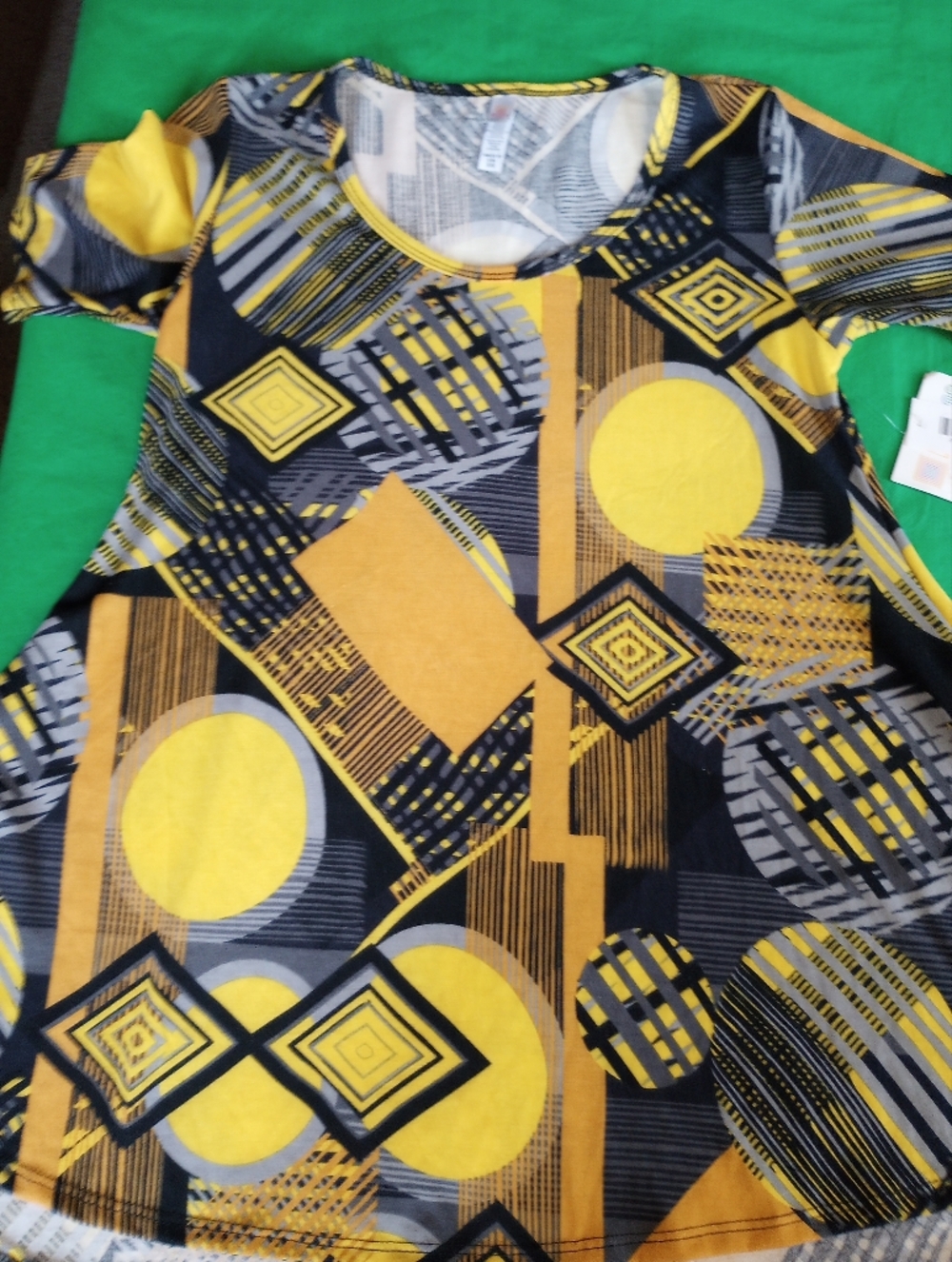 Lularoe Geometric Print Top in Yellow, Black, Gray Size XXS